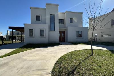 Casa 3 dormitorios en venta en Puertos, Escobar