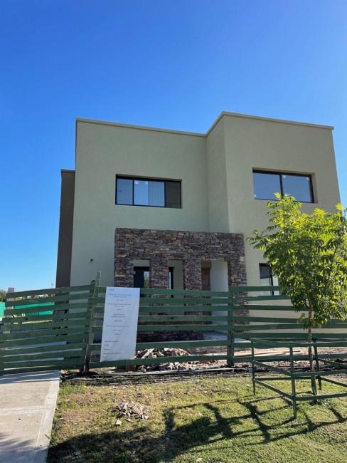 Casa 3 dormitorios en venta en Santa Guadalupe, Pilar del Este