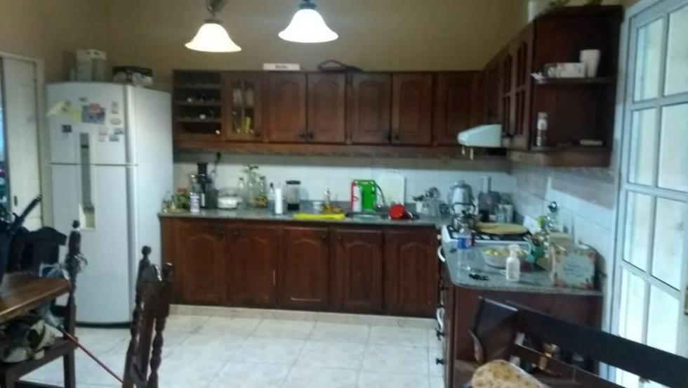 Casa 3 dormitorios en venta en Castelar, Moron