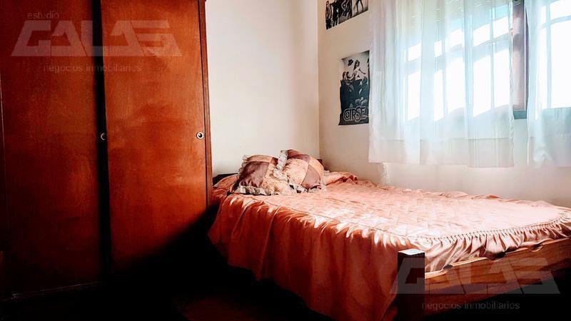 Casa 2 dormitorios en venta en Castelar, Moron