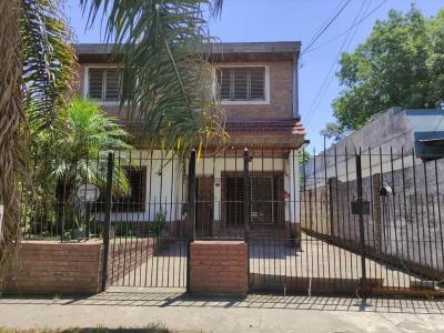 Casa 4 dormitorios en venta en Castelar, Moron