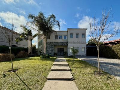 Casa 4 dormitorios en venta en Villanueva, Tigre