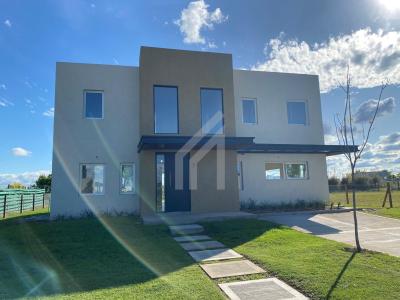 Casa 4 dormitorios en venta en Puertos, Escobar