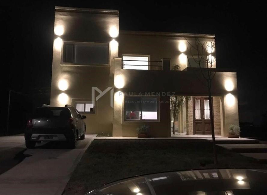 Casa 3 dormitorios en alquiler temporario en Puertos, Escobar