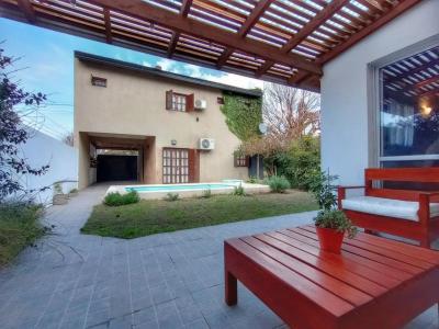 Casa 3 dormitorios en venta en Villa Elisa, La Plata