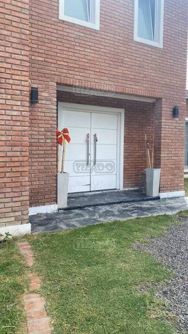 Casa 4 dormitorios en venta en Boca Raton, Pilar