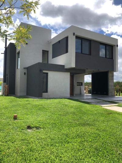 Casa 4 dormitorios en venta en Puertos, Escobar