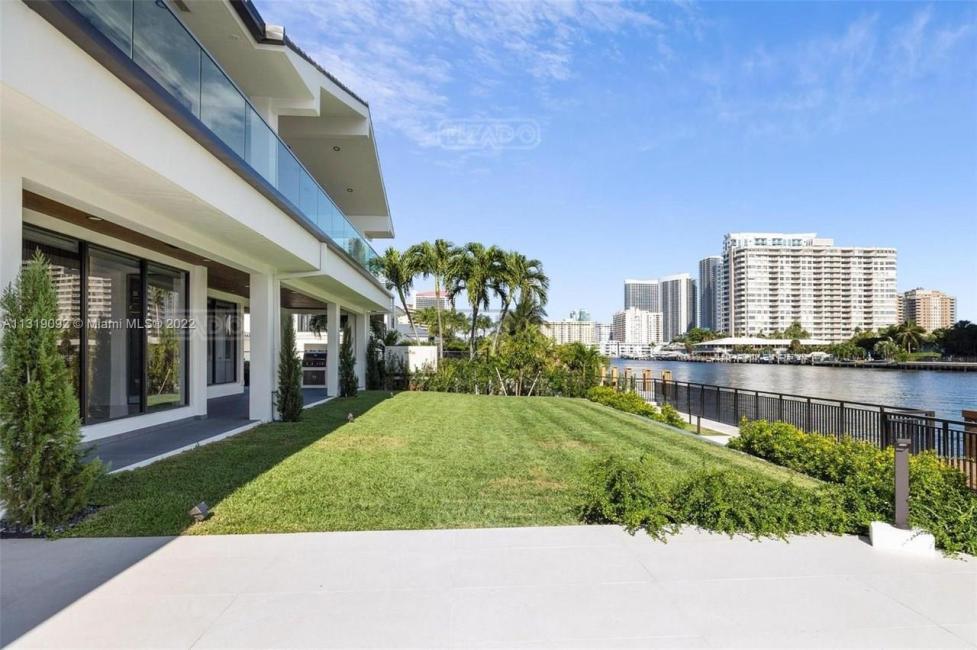 Casa 5 dormitorios en venta en Hallandale, Miami