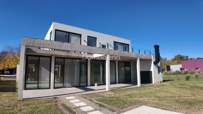 Casa 4 dormitorios en venta en Haras San Pablo, General Rodriguez