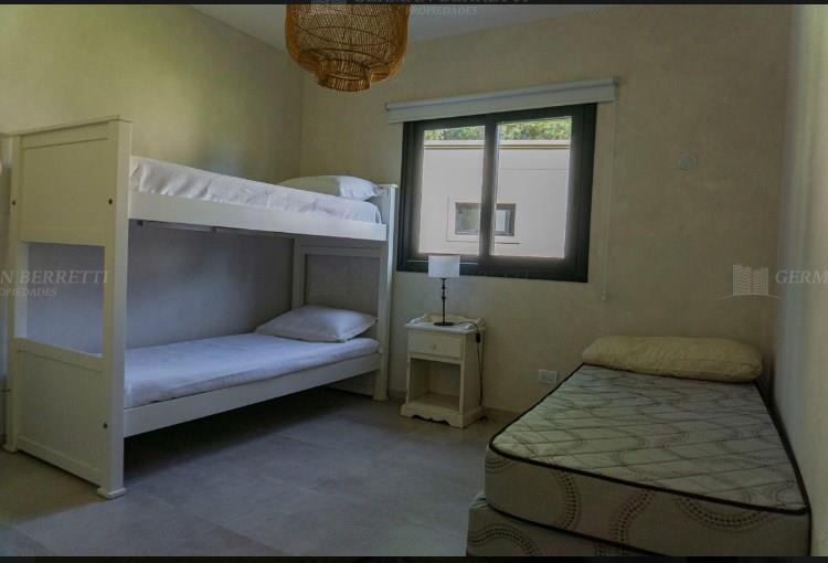 Casa 4 dormitorios en alquiler temporario en Costa Esmeralda