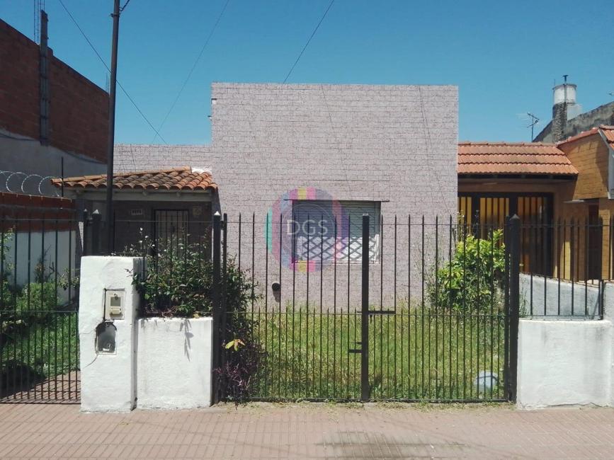 Casa 2 dormitorios en venta en Rafael Calzada, Almirante Brown