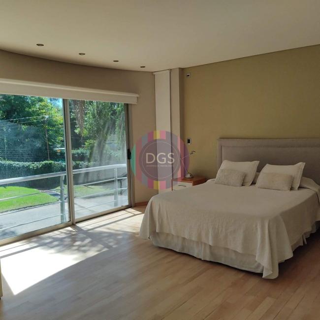 Casa 4 dormitorios en venta en Parque Leloir, Ituzaingo