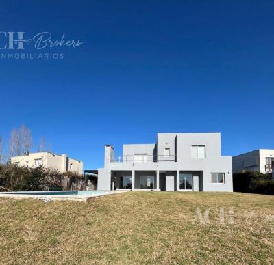 Casa 4 dormitorios en venta en Villanueva, Tigre