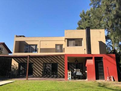 Casa 4 dormitorios en alquiler en Pilar