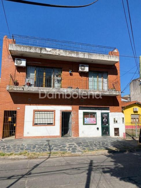 Edificio en Block en venta en Paso del Rey, Moreno