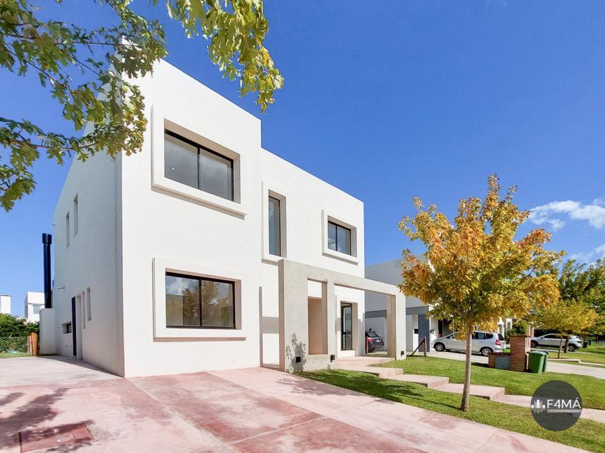 Casa 4 dormitorios en venta en Nordelta, Tigre