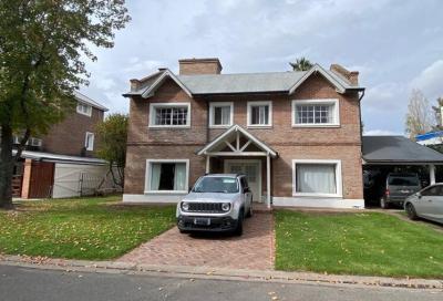 Casa 4 dormitorios en venta en Don Torcuato, Tigre