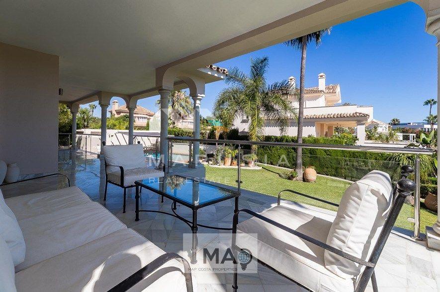 Casa 5 dormitorios en venta en Marbella