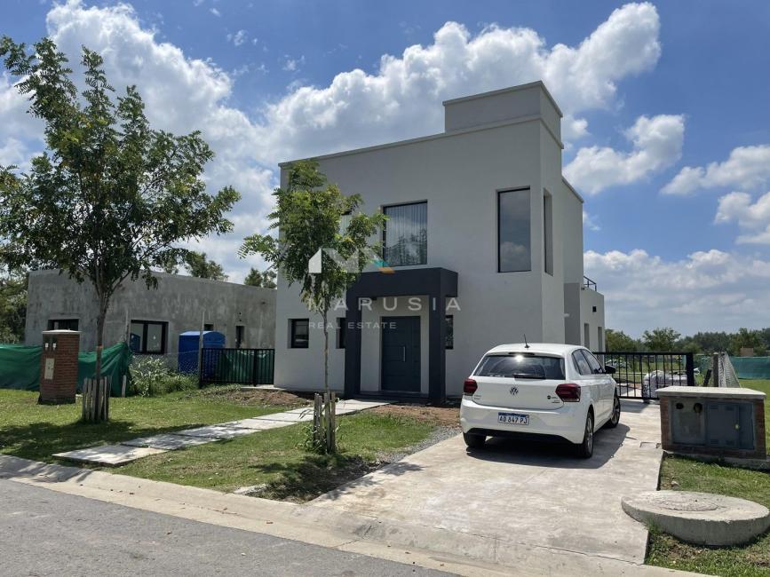 Casa 4 dormitorios en venta en Pilar, Pilar