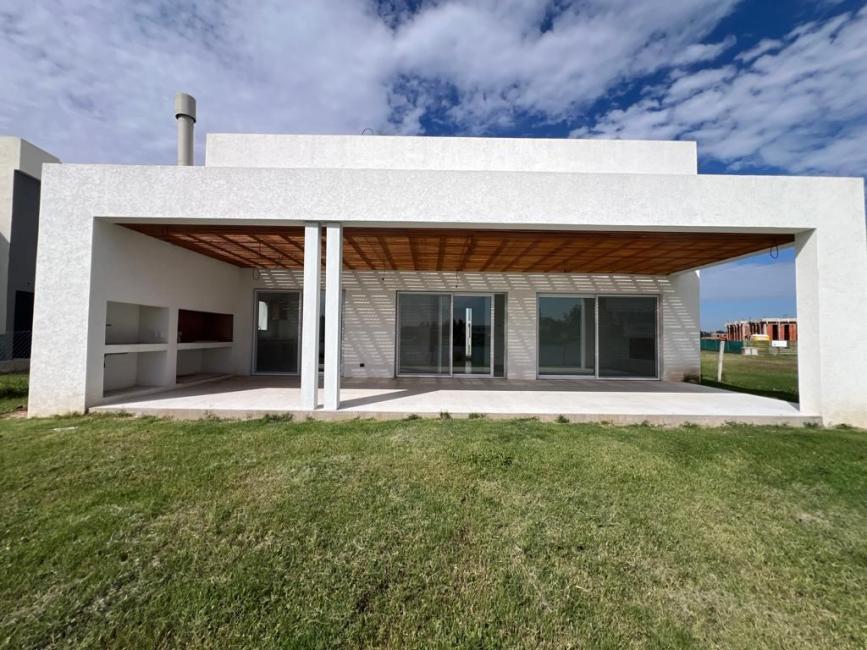 Casa 3 dormitorios en venta en Villanueva, Tigre