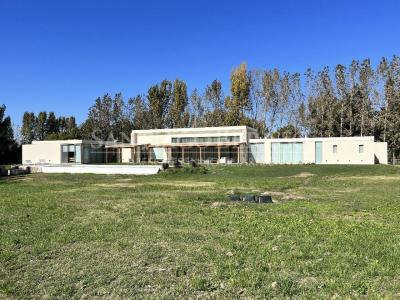Casa 4 dormitorios en venta en Colonia de Chacras Barrio (Campana), Campana