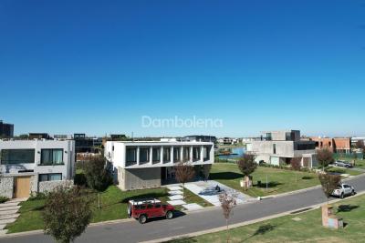 Casa 4 dormitorios en alquiler en Nordelta, Tigre