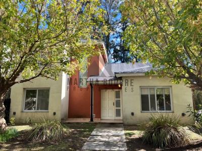 Casa 4 dormitorios en venta en Las Orquideas, Pilar