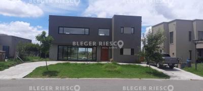 Casa 3 dormitorios en venta en El Canton, Escobar