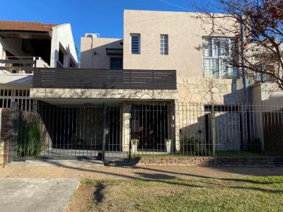Casa 3 dormitorios en venta en Castelar, Moron