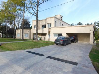 Casa 5 dormitorios en venta en Francisco Álvarez, Moreno