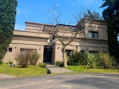 Casa 4 dormitorios en alquiler temporario en General Pacheco, Tigre