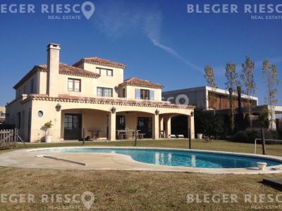 Casa 4 dormitorios en venta en Villanueva, Tigre