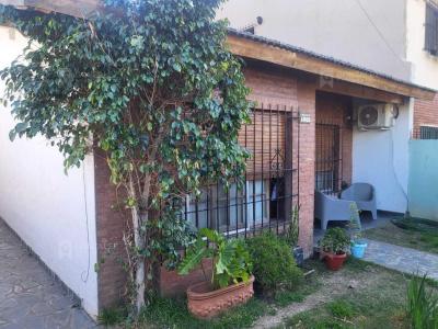 Casa 2 dormitorios en venta en Pilar Centro, Pilar