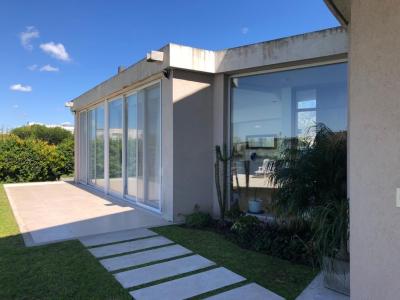 Casa 3 dormitorios en alquiler en El Canton, Escobar
