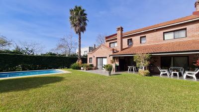 Casa 4 dormitorios en alquiler temporario en General Pacheco, Tigre