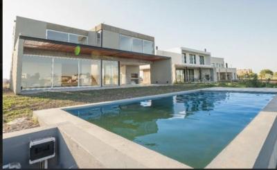 Casa 3 dormitorios en venta en San Sebastian, Escobar
