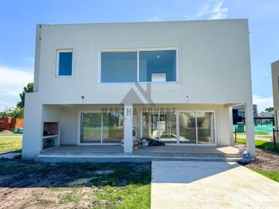 Casa 4 dormitorios en venta en Chateau Pilar, Pilar