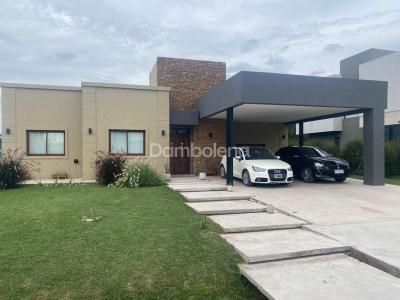 Casa 3 dormitorios en venta en Fincas de Alvarez, Moreno