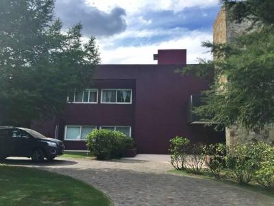 Casa 10 dormitorios en venta en Altos del Pilar, Pilar