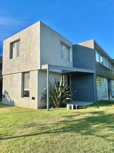 Casa 4 dormitorios en venta en Ayres Del Pilar, Pilar