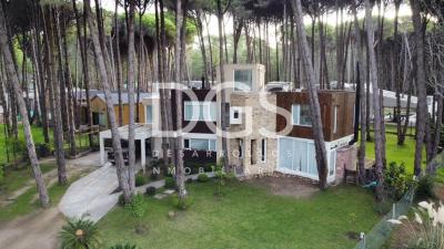Casa 4 dormitorios en venta en Carilo
