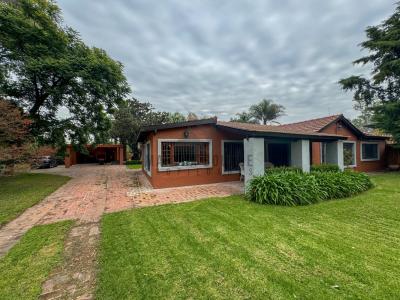 Casa 5 dormitorios en venta en Pilar Centro, Pilar