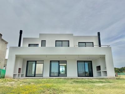 Casa 4 dormitorios en venta en Villanueva, Tigre