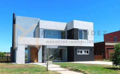 Casa 3 dormitorios en venta en El Canton, Escobar