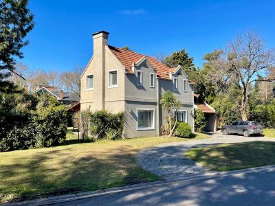 Casa 4 dormitorios en alquiler en General Pacheco, Tigre
