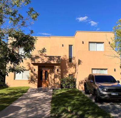 Casa 3 dormitorios en venta en Villanueva, Tigre