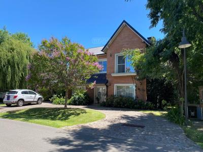 Casa 4 dormitorios en venta en Francisco Álvarez, Moreno