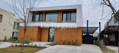 Casa 4 dormitorios en venta en Nordelta, Tigre