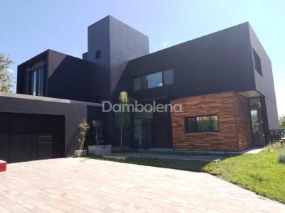 Casa 4 dormitorios en venta en Francisco Alvarez, Moreno