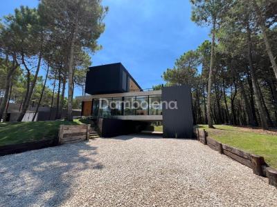 Casa 2 dormitorios en venta en Villarobles, Pinamar